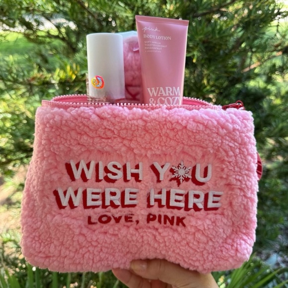Pink by Victoria's Secret Warm & Cozy 4 piece Fleece Beauty Travel Bag 🆕 - Picture 3 of 8